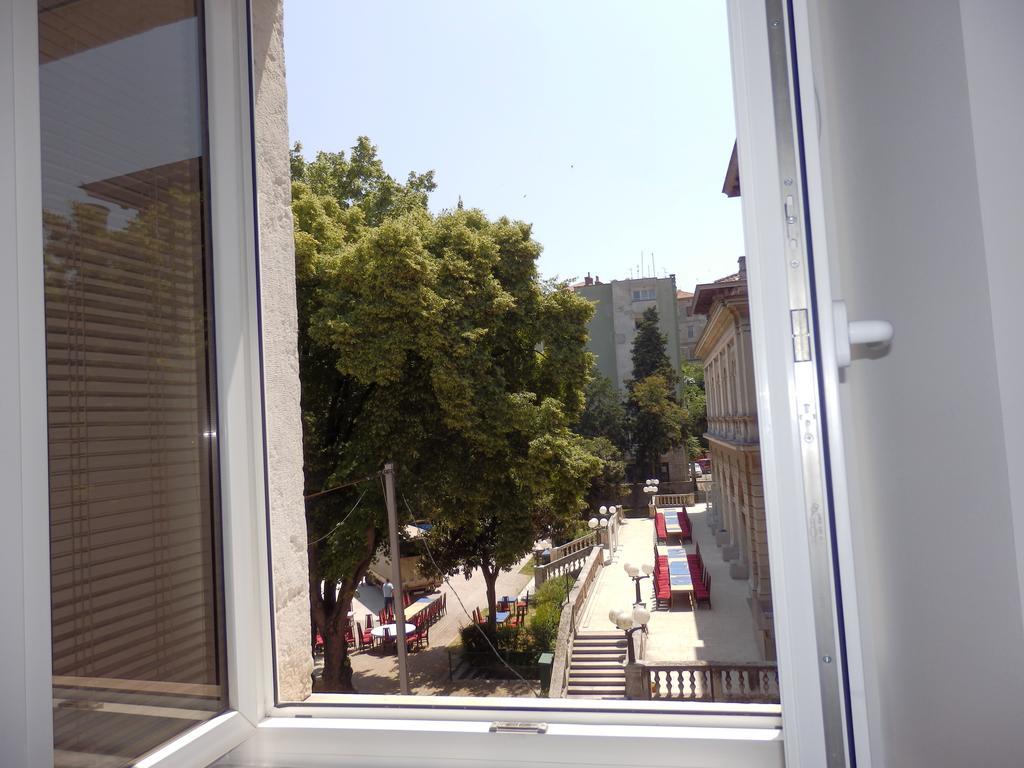 Center Apartment *